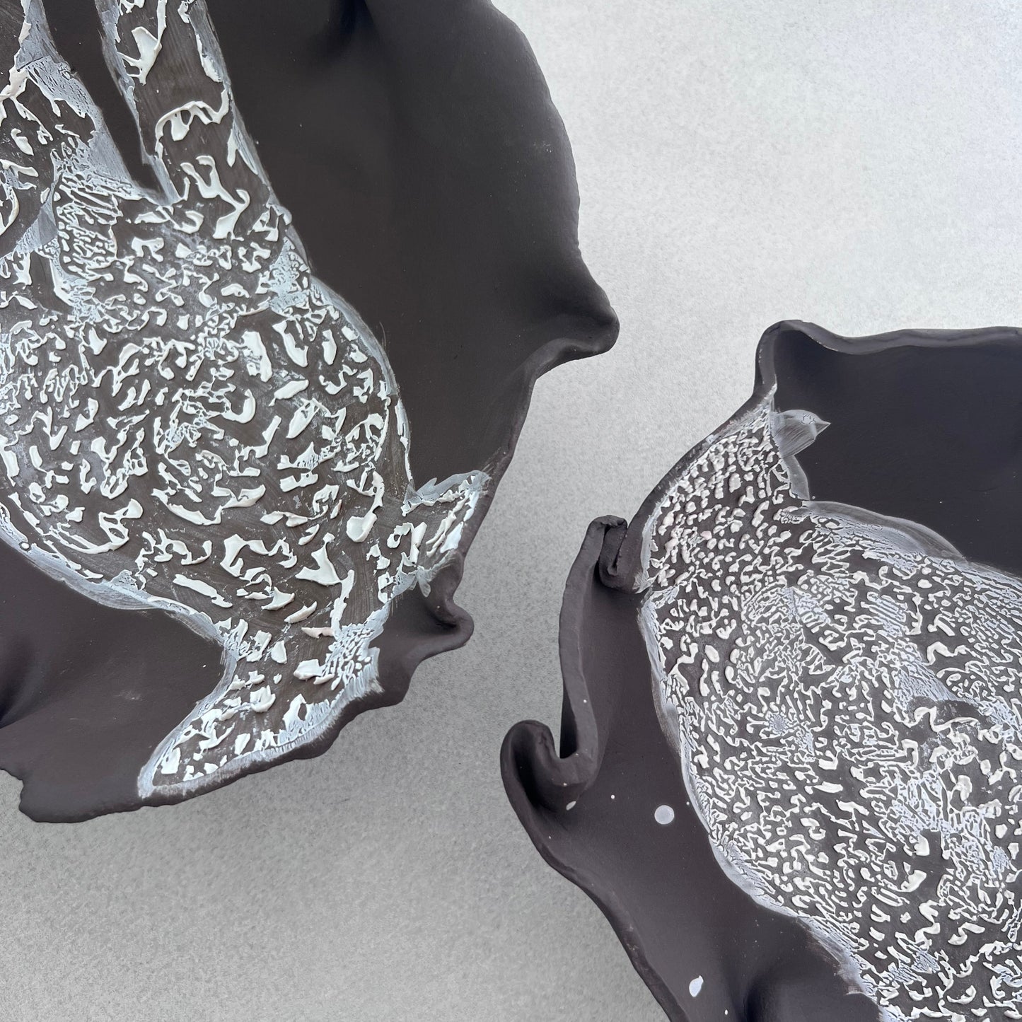 Decorative brown bowls with white cracked glaze